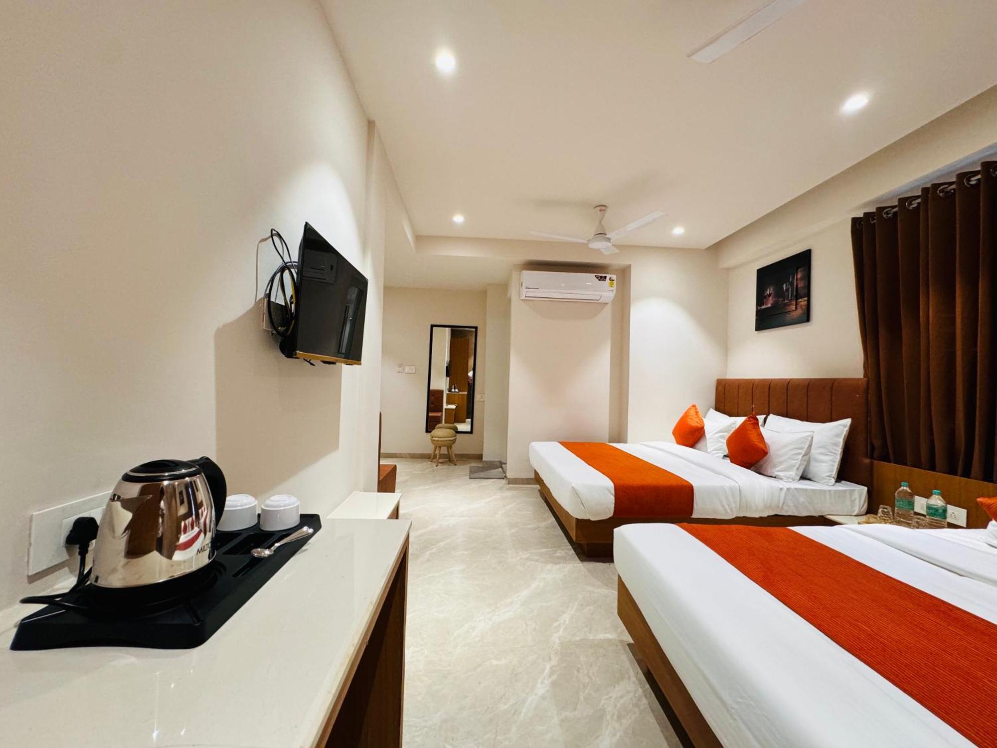 Hotel Rudhav Palace ウッジャイン エクステリア 写真