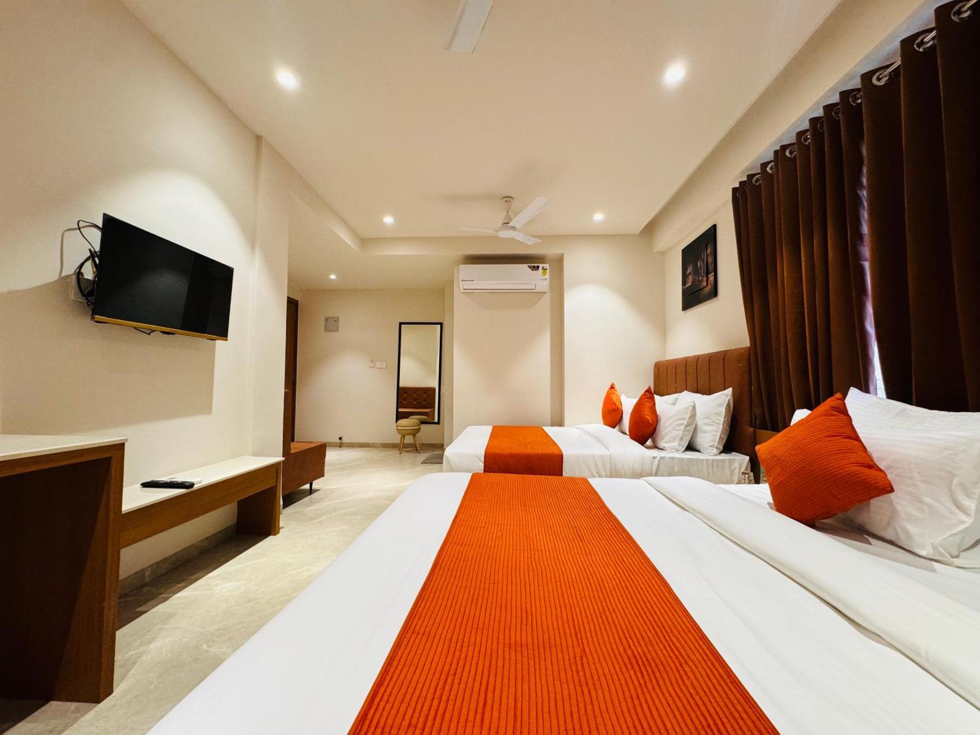 Hotel Rudhav Palace ウッジャイン エクステリア 写真